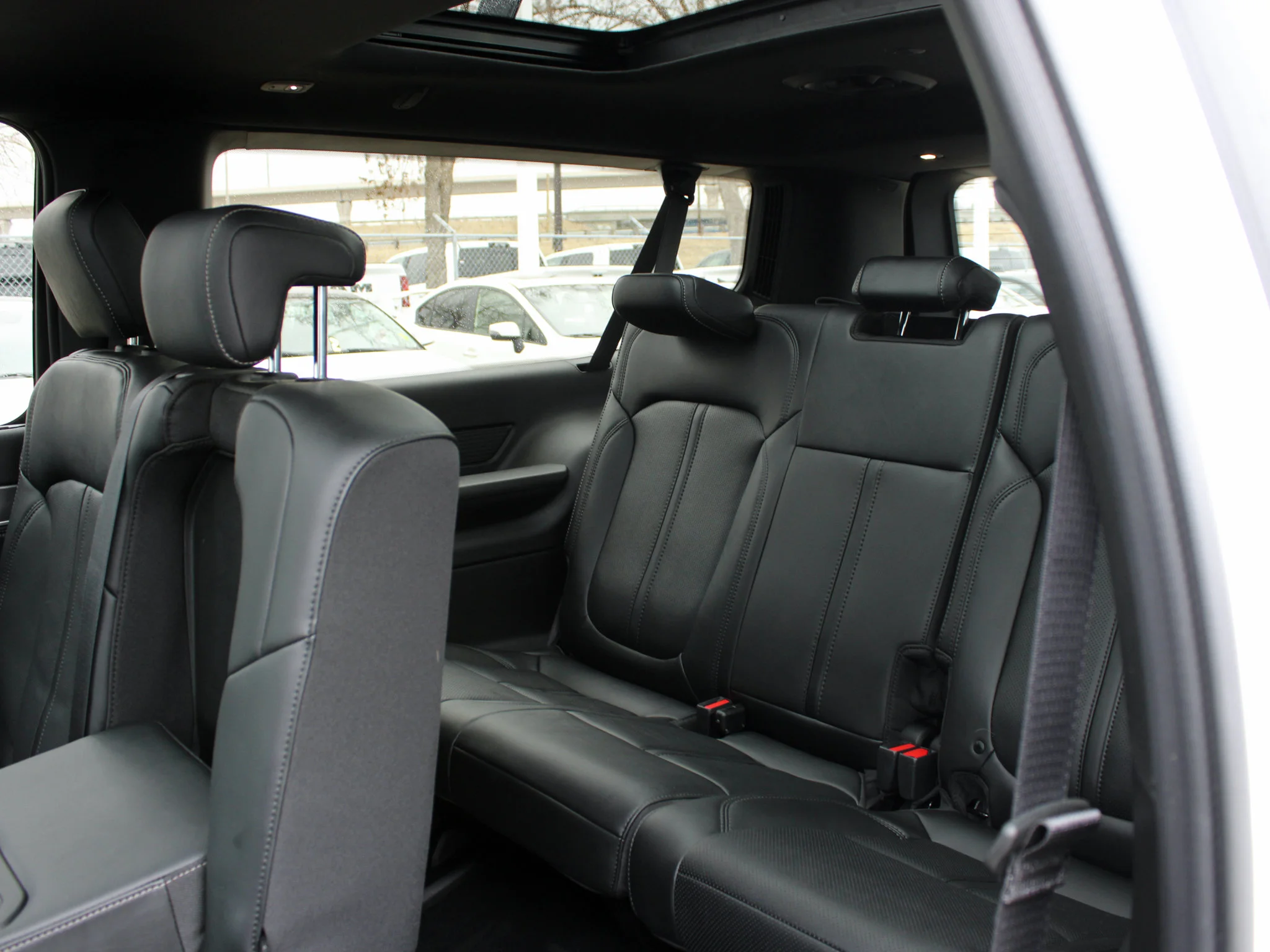 Used 2025 White Jeep Series II Carbide * HD Trailer?Tow | Three Panel Sunroof | 8 Seats | Heated Seats | Apple CarPlay image 22