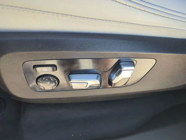 Used 2024 Red BMW M60i image 13