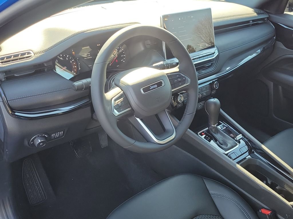 New 2026 Hydro Blue Pearlcoat Jeep Latitude image 15