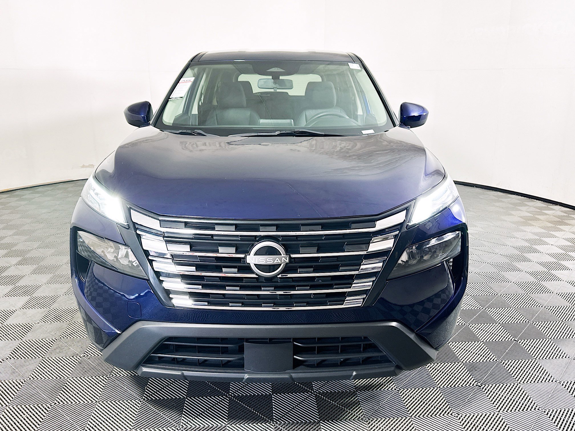 Used 2024 Deep Ocean Blue Pearl Nissan SV image 8