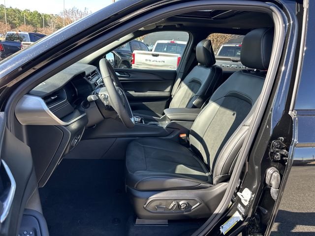 New 2025 Black Jeep Altitude X image 9