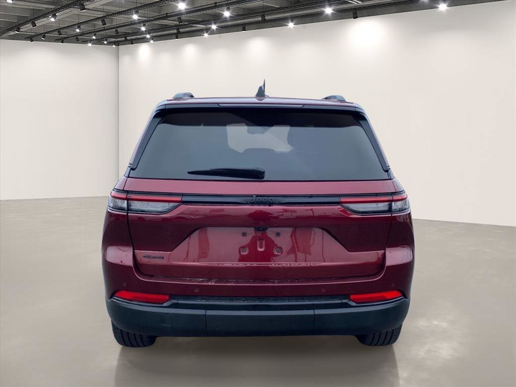 Used 2023 Velvet Red Pearlcoat Jeep Altitude image 6