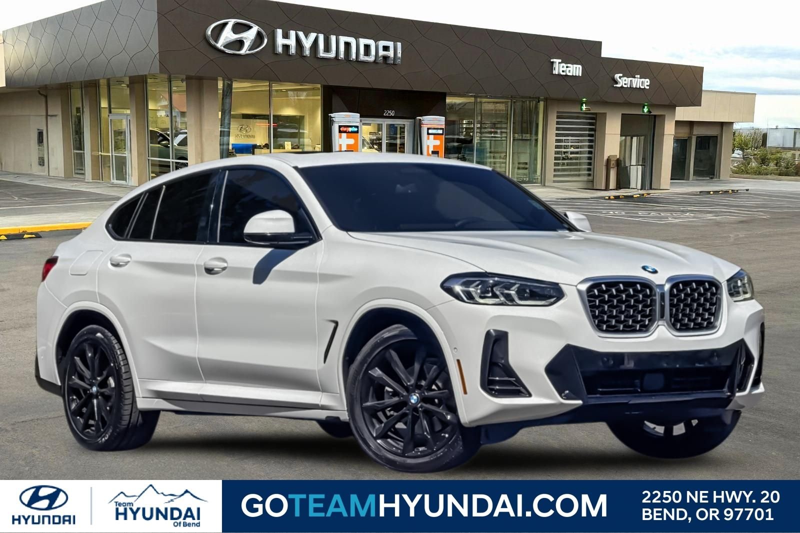 Used 2025 White BMW xDrive30i image 1