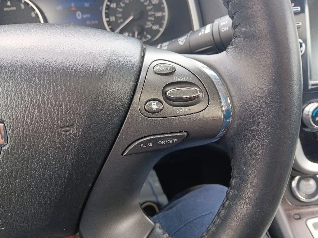 Used 2020 Pearl White Tricoat Nissan Platinum image 21