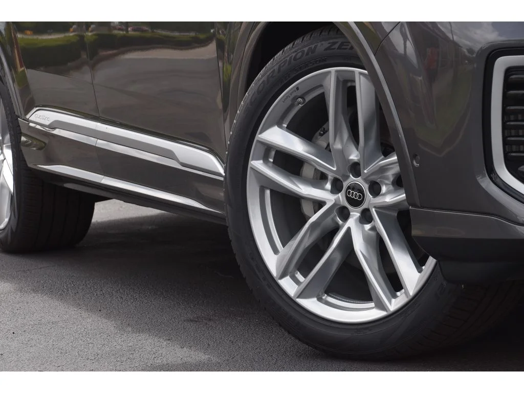 Used 2025 Gry Audi Premium Plus image 10