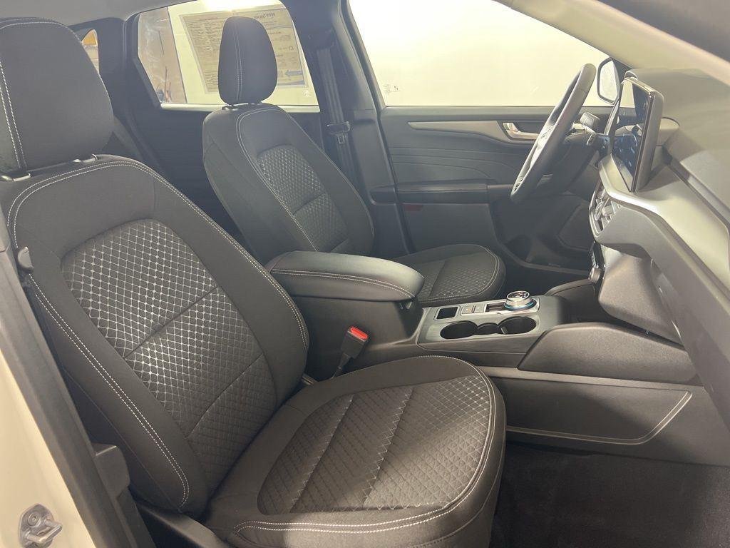 Used 2023 White Metallic Ford Active image 32
