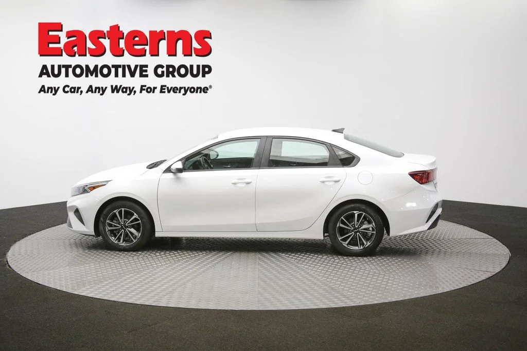 Used 2022 White Kia LXS image 55