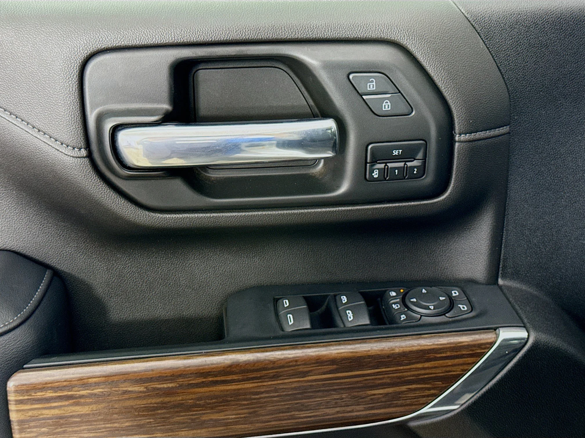 Used 2023 Iridescent Pearl Tricoat Chevrolet High Country image 20