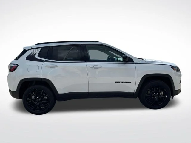 New 2026 White Jeep Latitude image 9