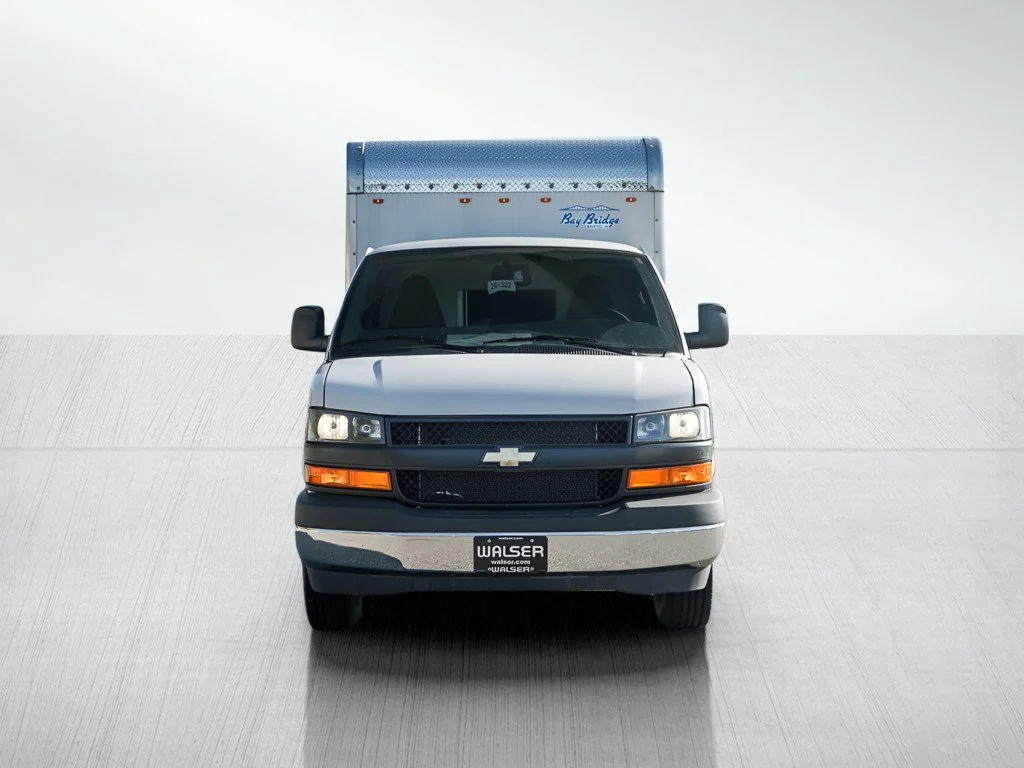 New 2026 Summit White Chevrolet 1WT image 2