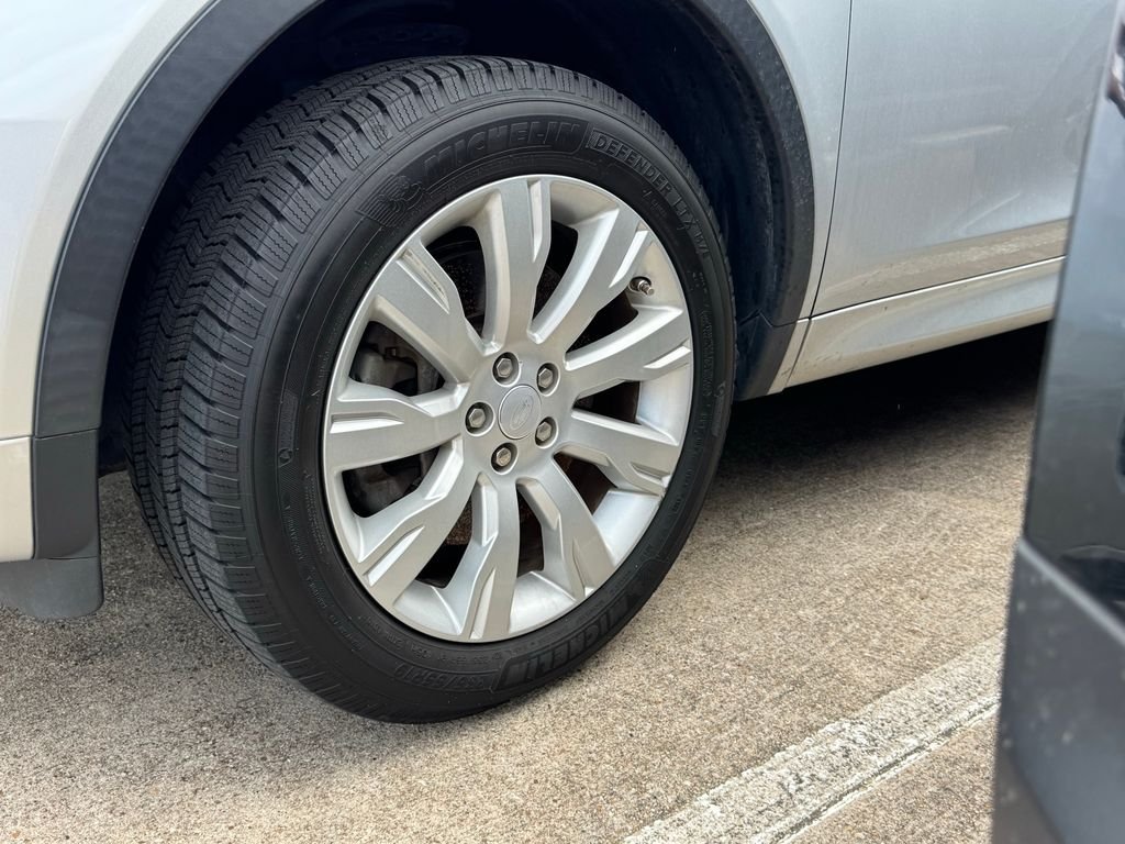 Used 2018 Gray Land Rover HSE image 2