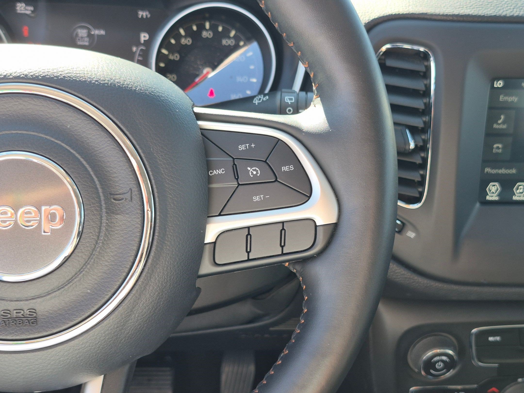 Used 2018 Granite Crystal Metallic Clearcoat Jeep Latitude image 18
