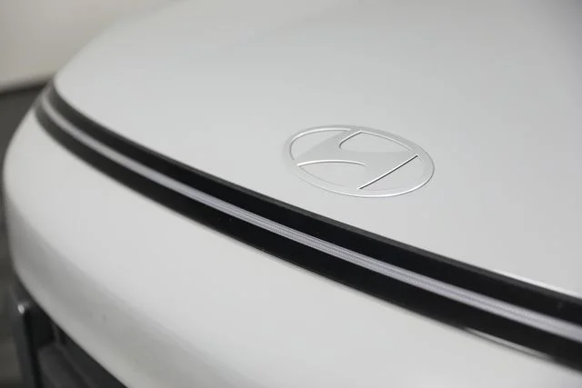 Used 2025 Gray Hyundai SEL Convenience image 9