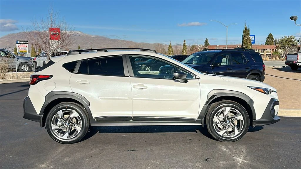 New 2026 CRYSTAL WHITE PEARL Subaru Limited image 2