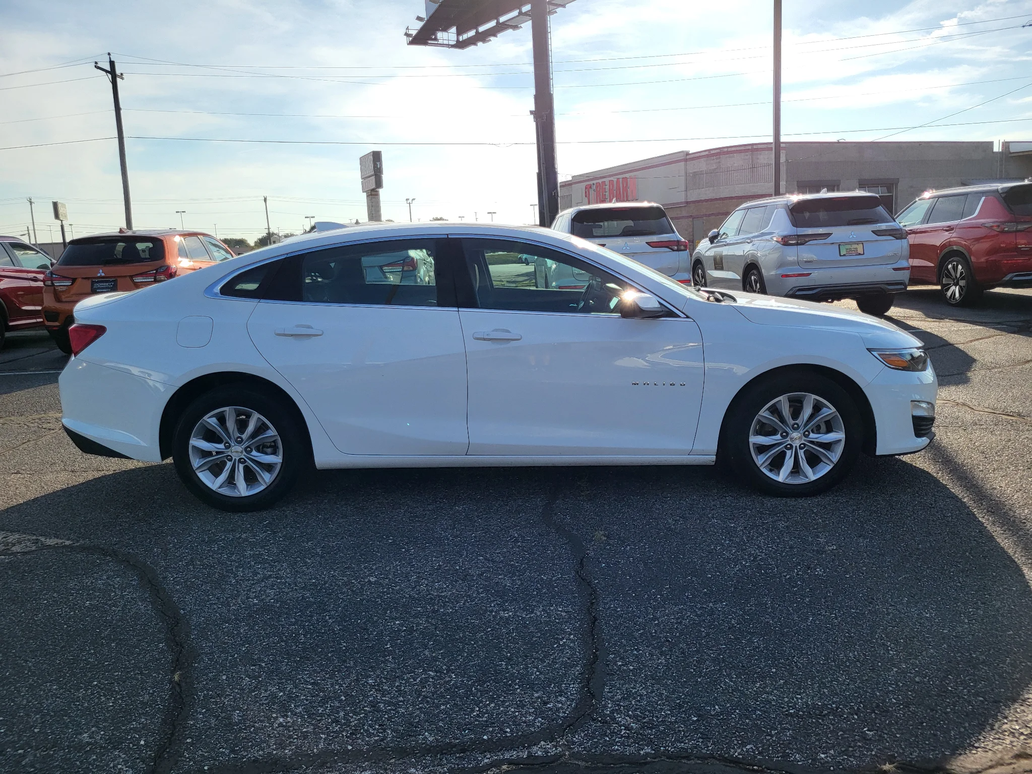 Used 2025 Summit White Chevrolet LT image 5
