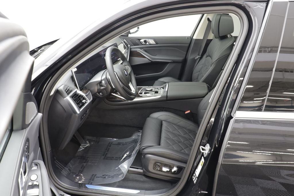 New 2026 Black Sapphire Metallic BMW xDrive40i image 7