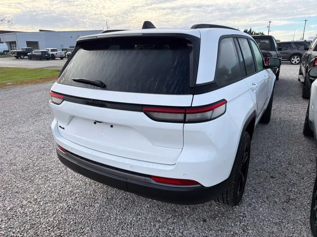 New 2027 Bright White Clear-Coat Paint Jeep  image 10