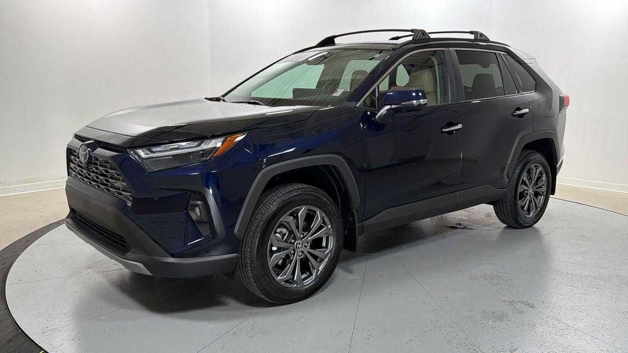 Certified Used 2025  Toyota Limited image 1