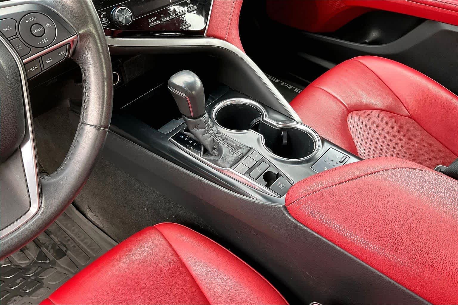 Used 2018 Midnight Black Metallic/Wind Chill Toyota XSE image 15