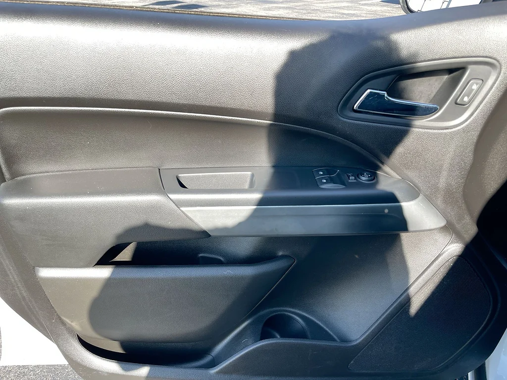 Used 2018 Summit White Chevrolet LT image 20