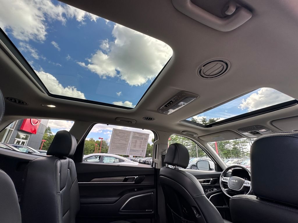 Used 2022 White Kia SX image 26