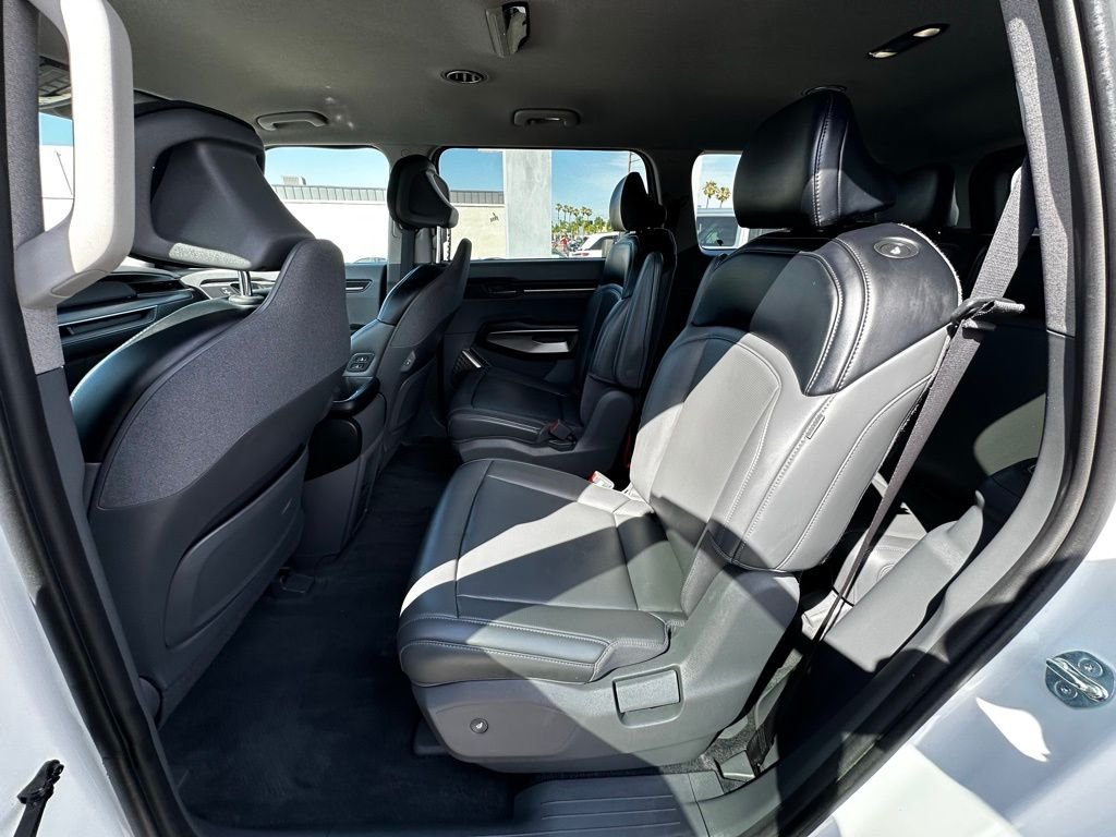 Used 2024 Snow White Pearl Kia Light Long Range image 17