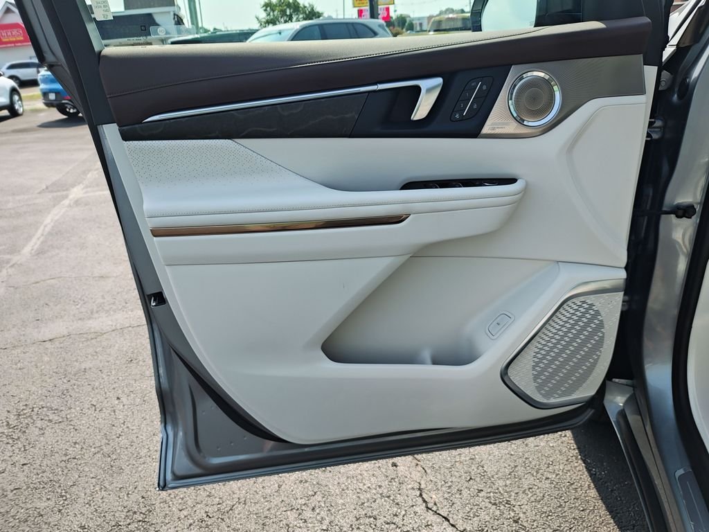 Used 2025 Gray Buick Avenir image 12