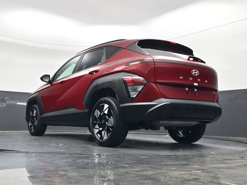 Used 2025 Red Hyundai SEL image 31