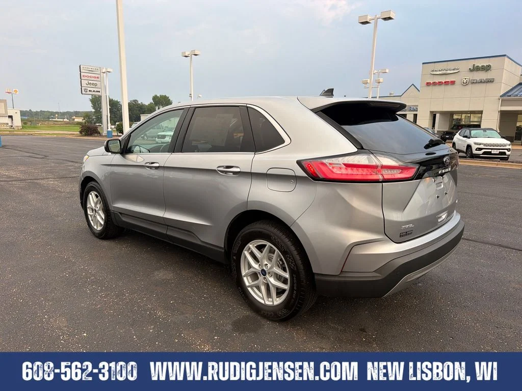 Used 2022 Silver Ford SEL image 3