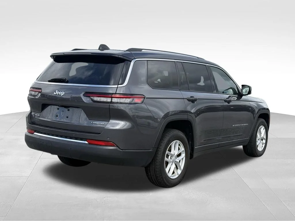 Used 2022 Gray Jeep Laredo image 25