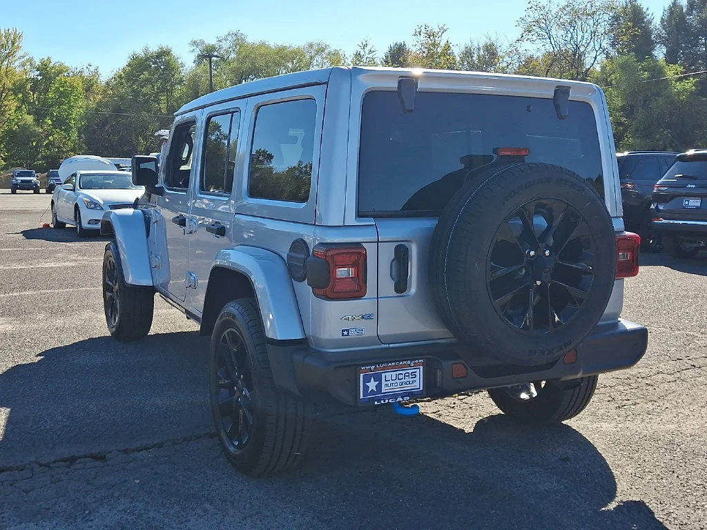 Used 2024 Silver Jeep Sahara 4xe image 9