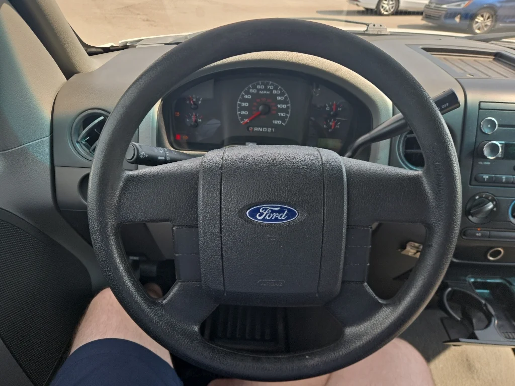 Used 2008 Oxford White Clearcoat Ford XL image 14