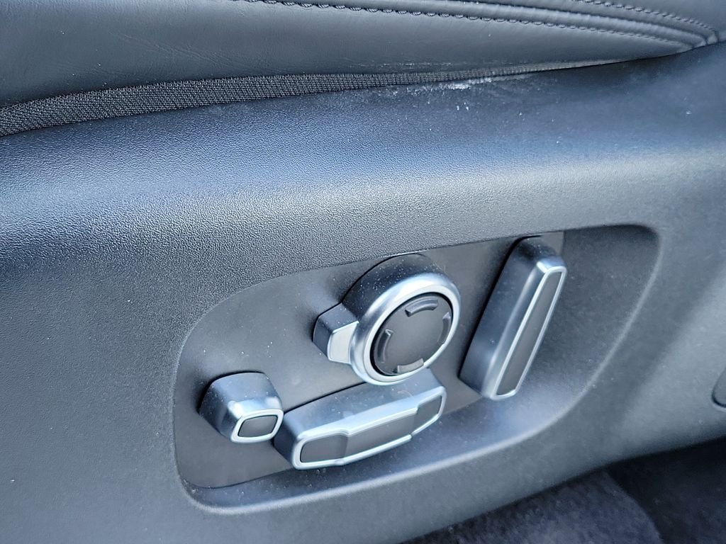 Used 2022 Carpathian Grey Premium Metallic Land Rover Autobiography image 27