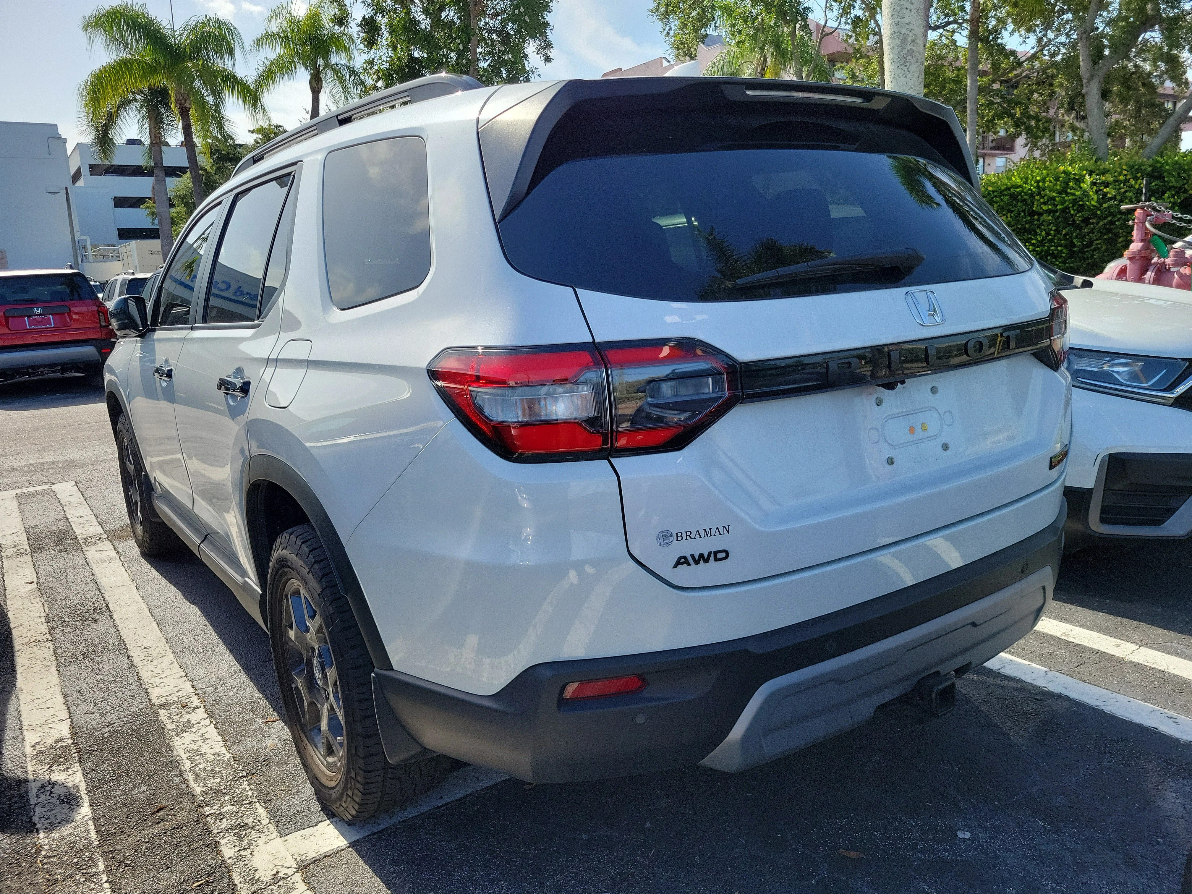 Used 2025 White Honda TrailSport image 4