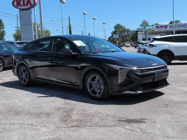 Used 2025 Black Kia LXS image 3