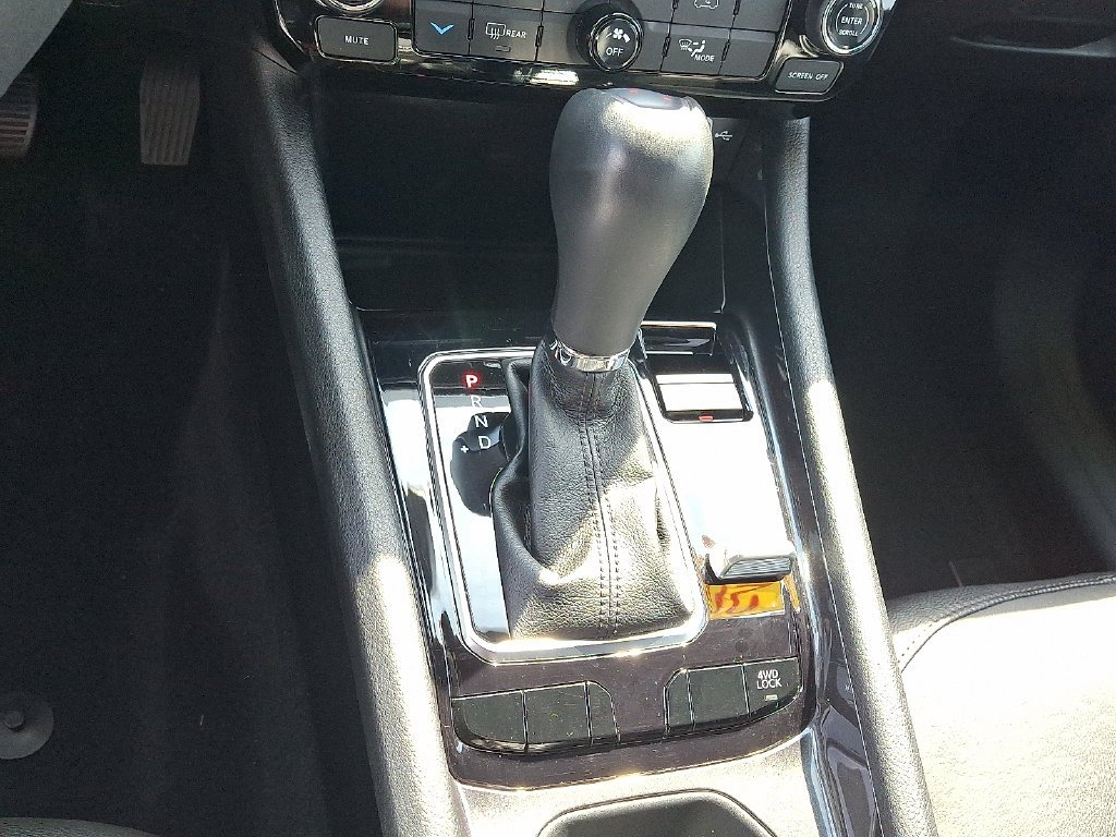 Used 2023 Gray Jeep Latitude Lux image 16