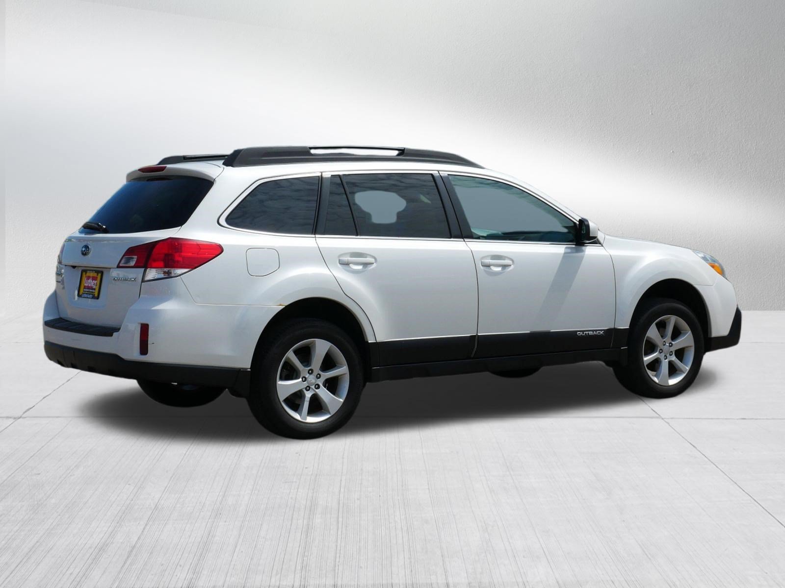 Used 2013 Satin White Pearl Subaru 2.5i Premium image 7