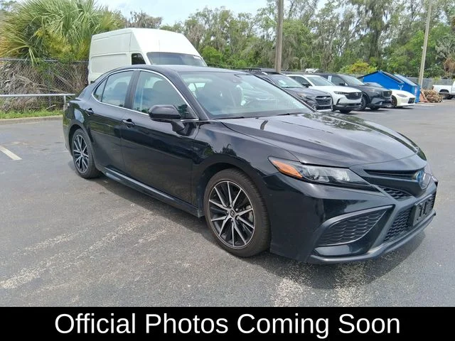 2024 Toyota Camry SE Hybrid's photo