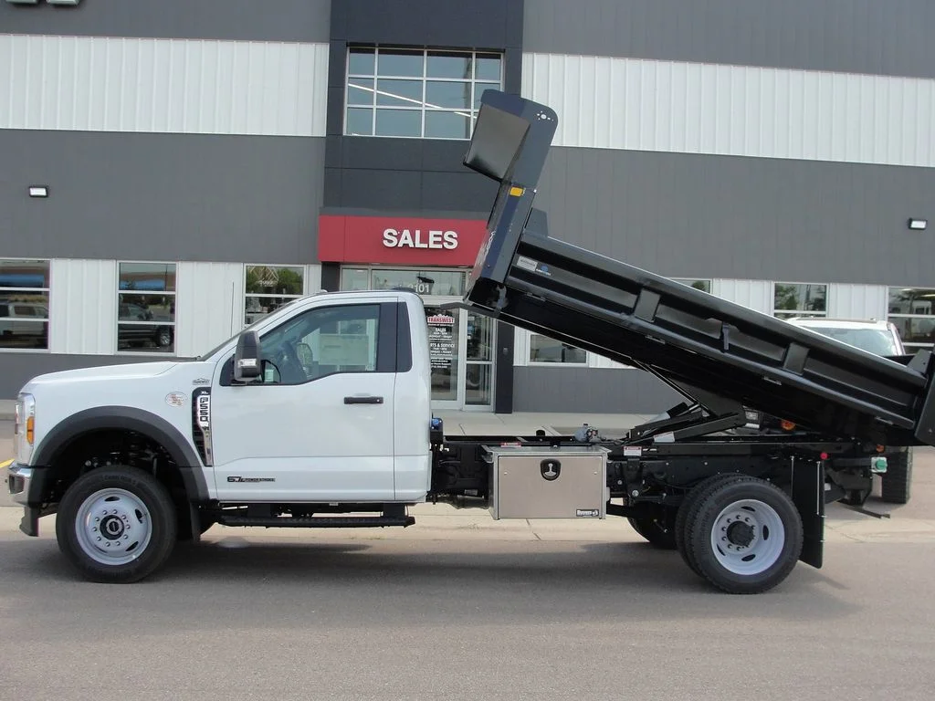 New 2025 Oxford White Ford F-550® XL image 6