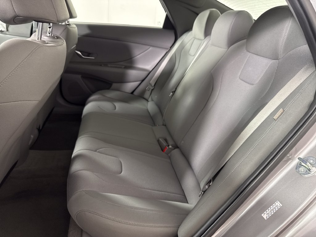 2024 Hyundai Elantra SE - Photo 15