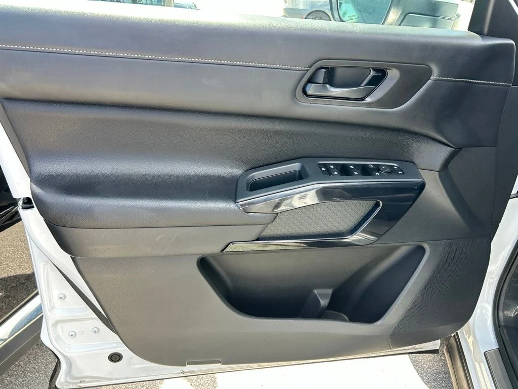 Certified Used 2025 White Nissan SV image 19