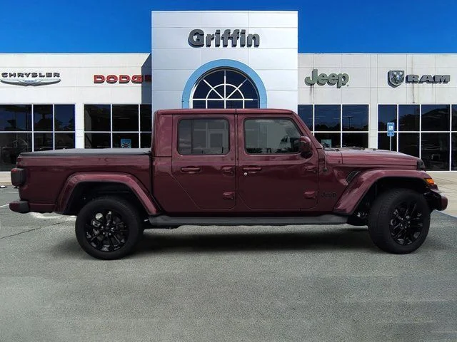 Used 2021 Snazzberry Pearlcoat Jeep Overland image 3