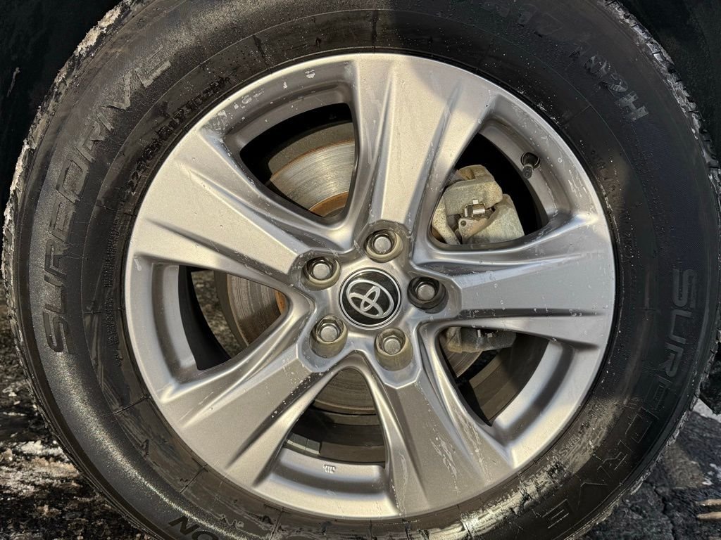 2023 Toyota RAV4 XLE - Photo 12