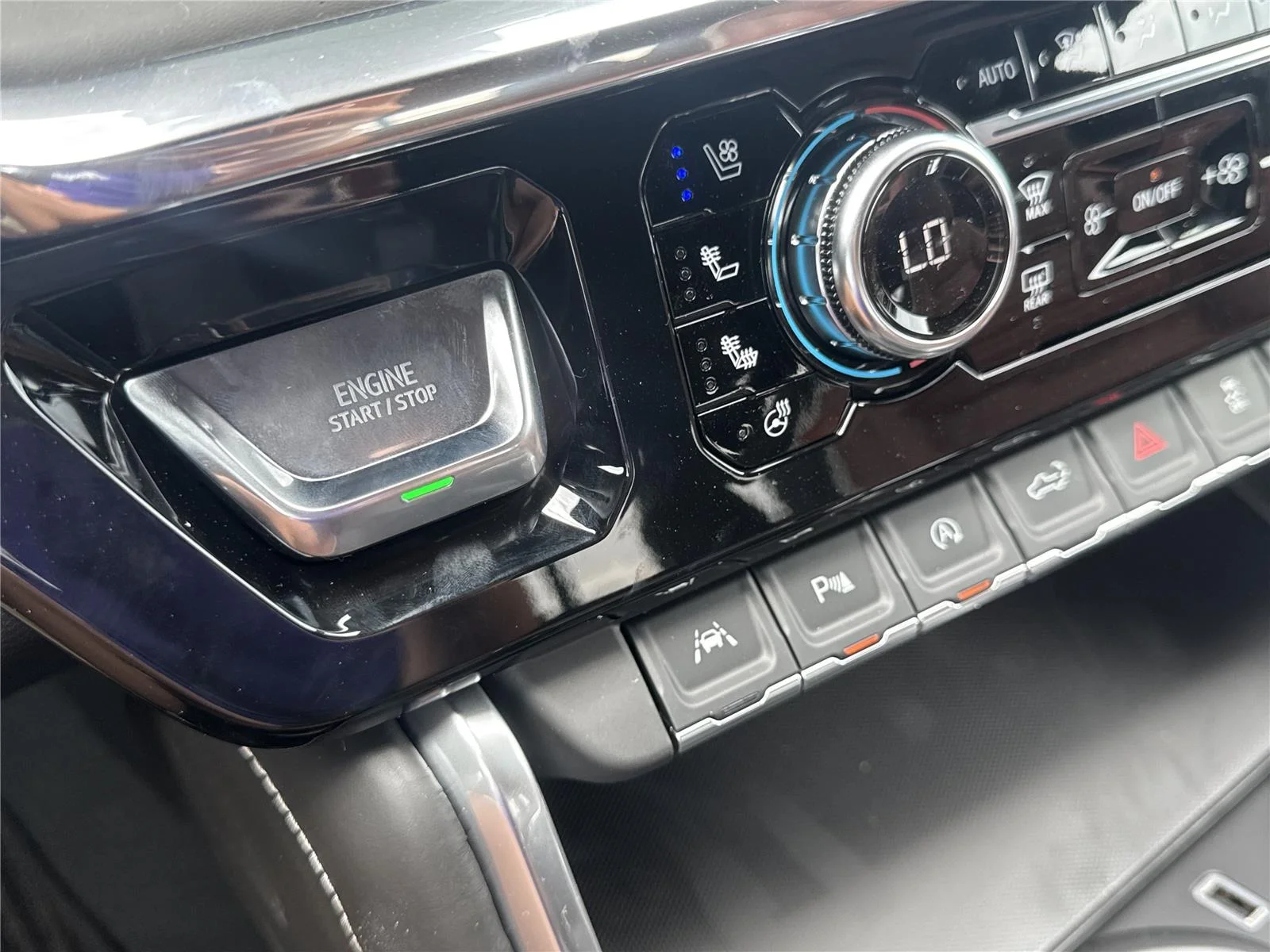 New 2026 Glacier White Tricoat GMC Denali Ultimate image 24