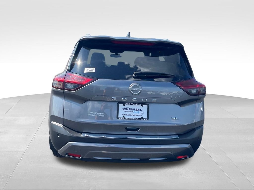 Used 2023 Gray Nissan SL image 4