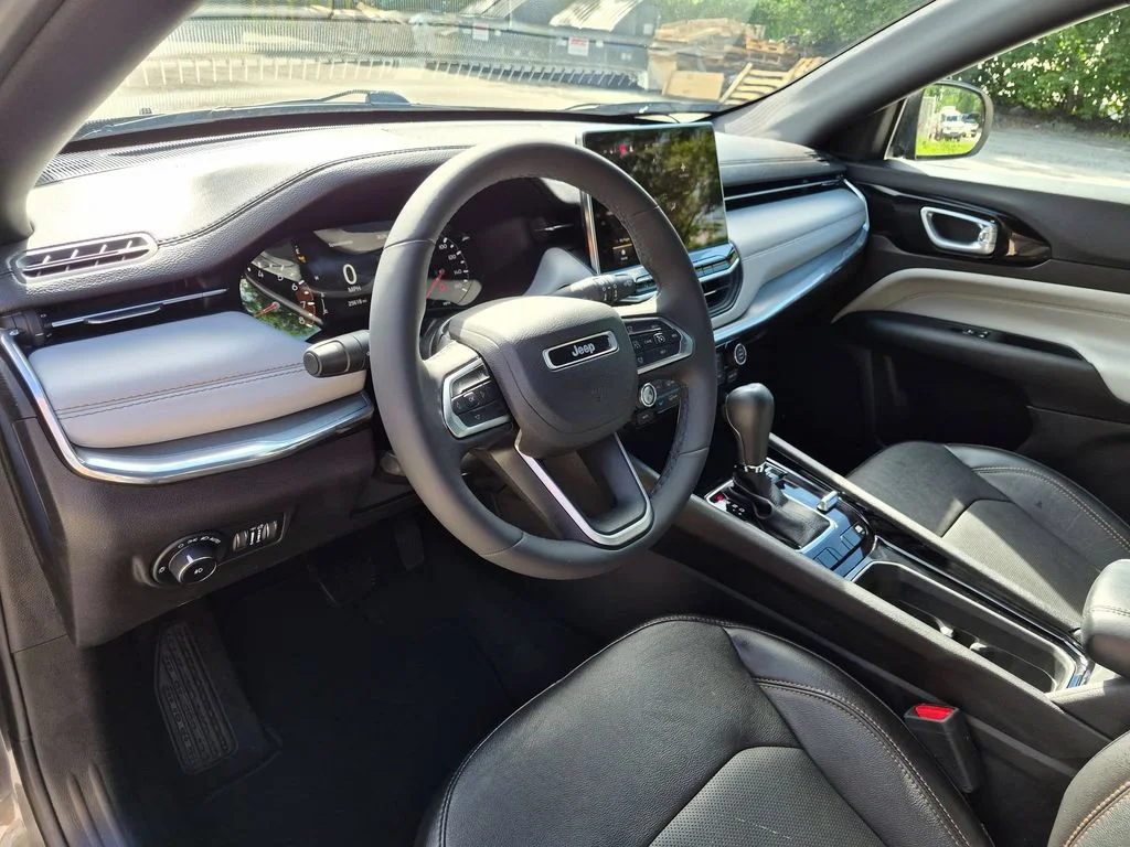 Used 2023 Gray Jeep Limited image 12
