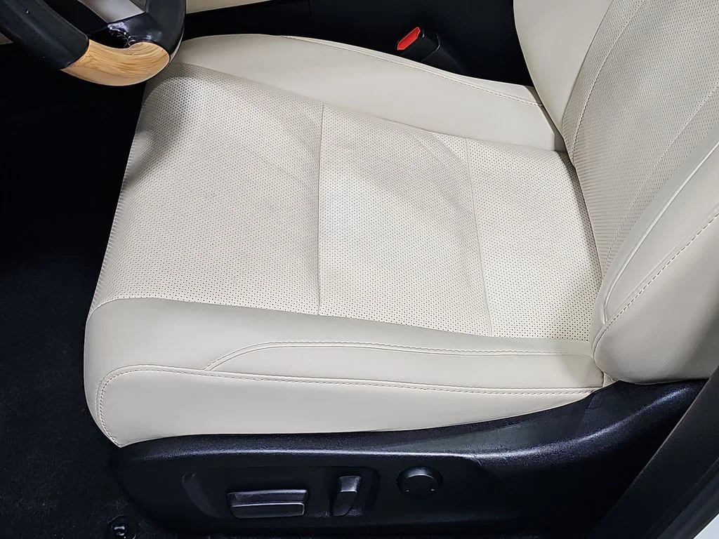 Certified Used 2022 White Lexus 450h image 28