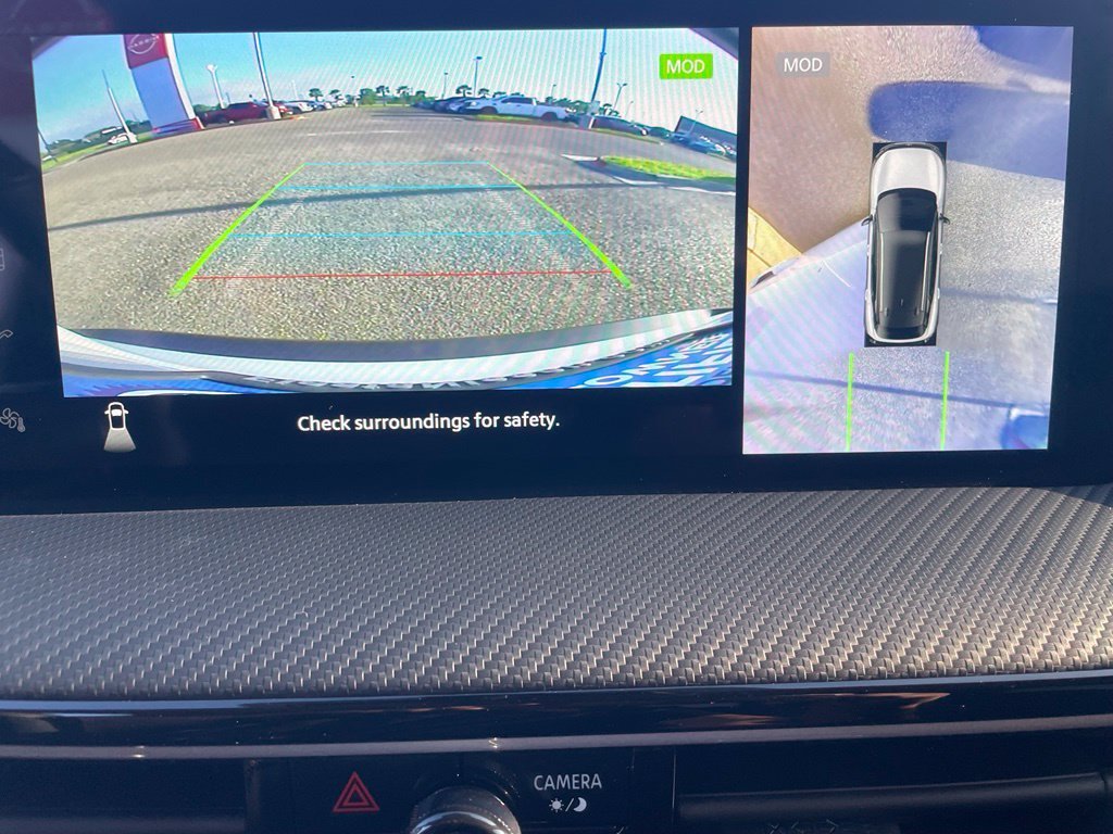 Used 2025 White Nissan SR image 12
