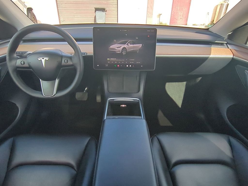 2024 Tesla Model Y Long Range - Photo 18