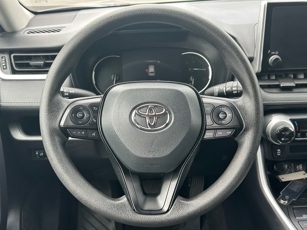 Used 2025 Silver Sky Metallic Toyota XLE image 19